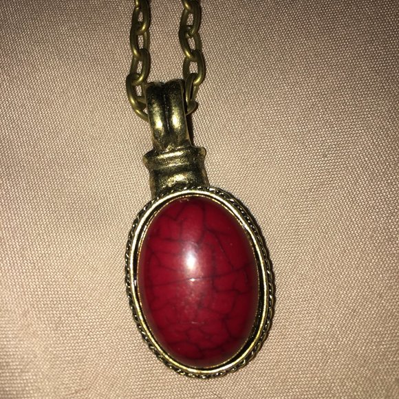Fashion Jewelry Jewelry - NICE STONE DEEP RED STONE WITH VEINS NECKLACE NEW